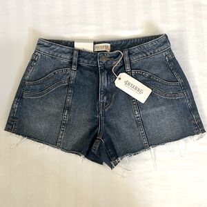 Shyanne NWT cut off denim shorts